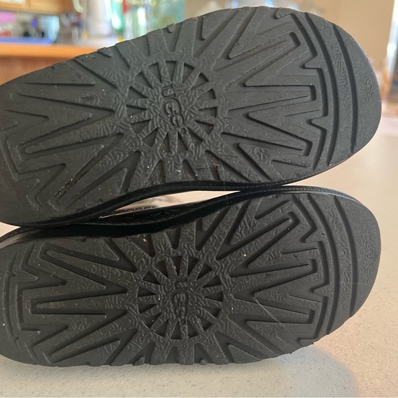 UGG Butterfly Rain Boots Kids Girls Toddler 10 - Picture 2 of 3